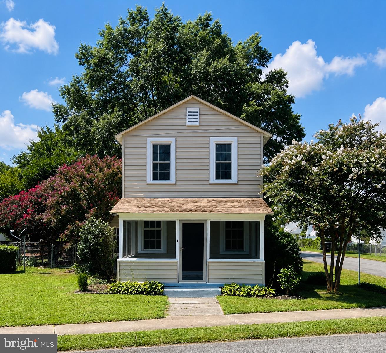 301 BANCROFT AVE Property Photo 1
