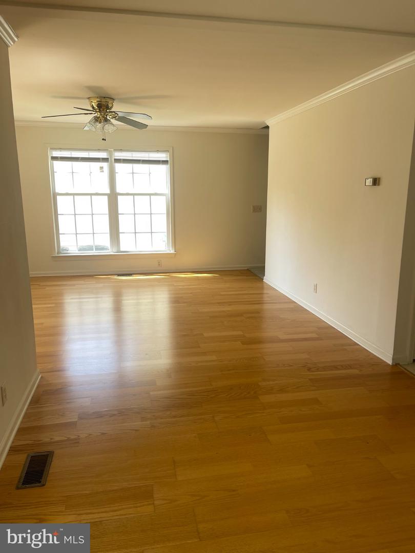 245 7th St Property Photo 2