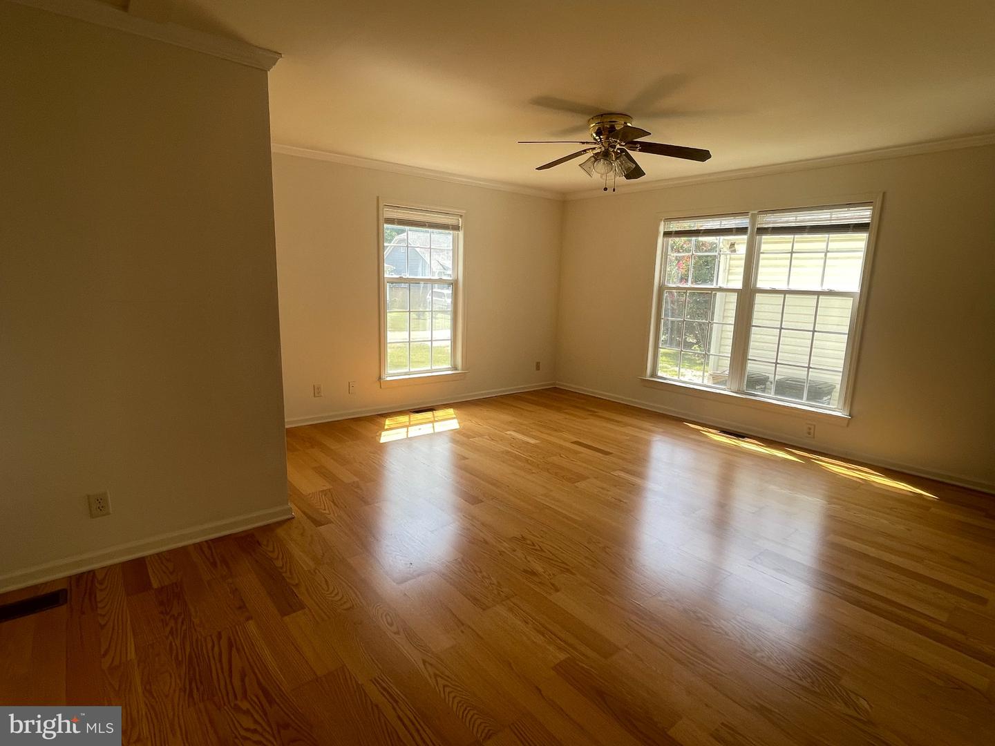 245 7th St Property Photo 4