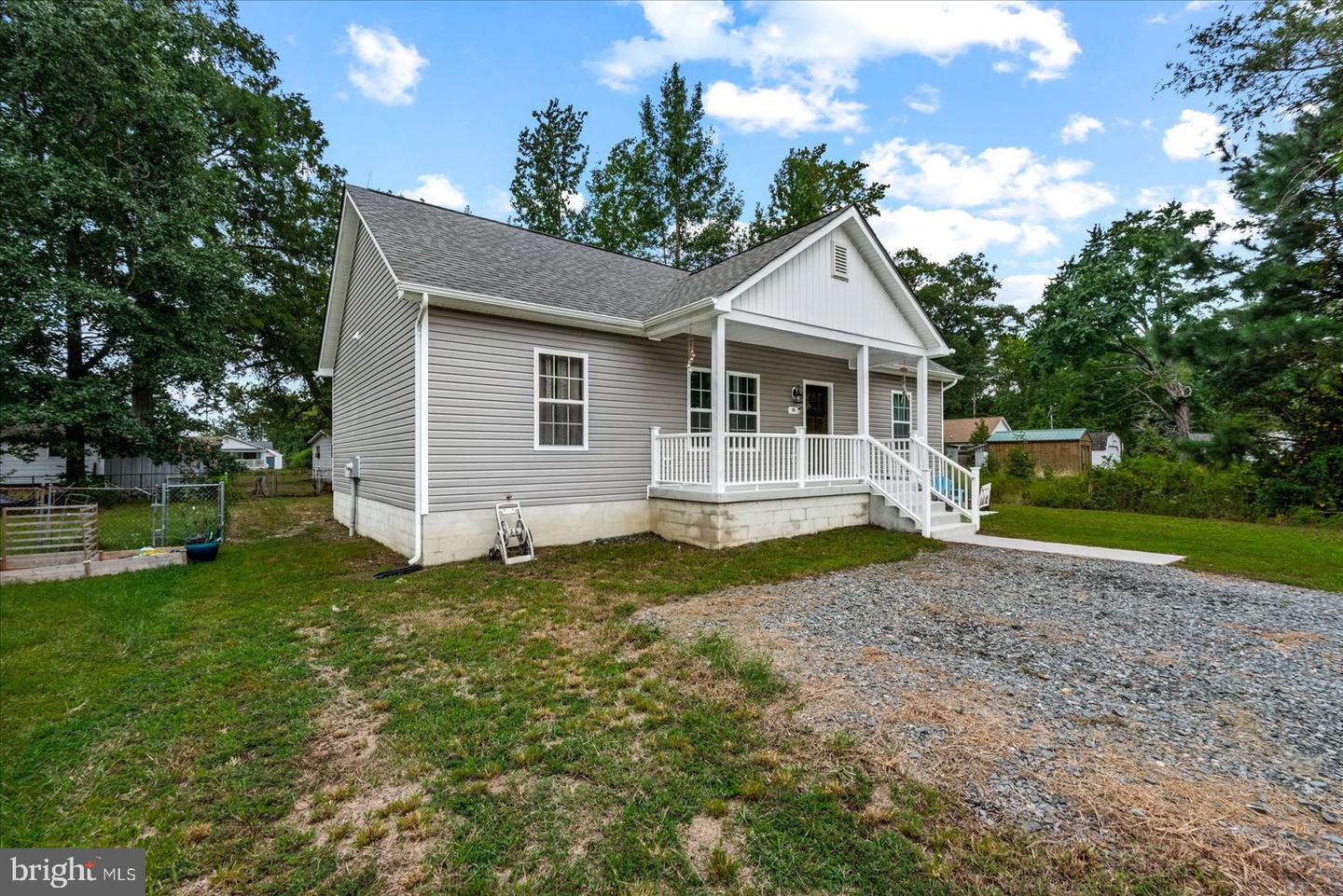 58 Pine St Property Photo 4