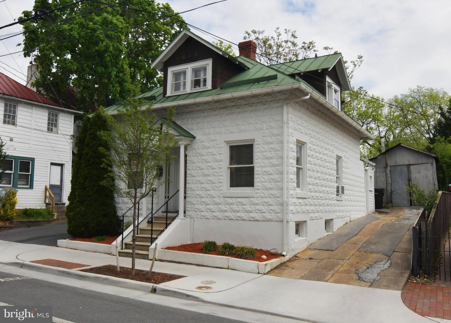 2 S Kent St Property Photo 1