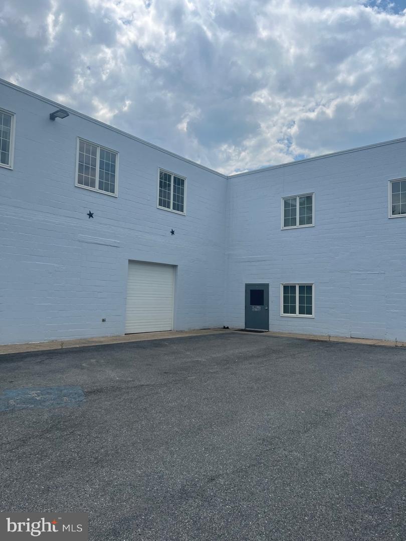 225 E Pall Mall St Property Photo 1