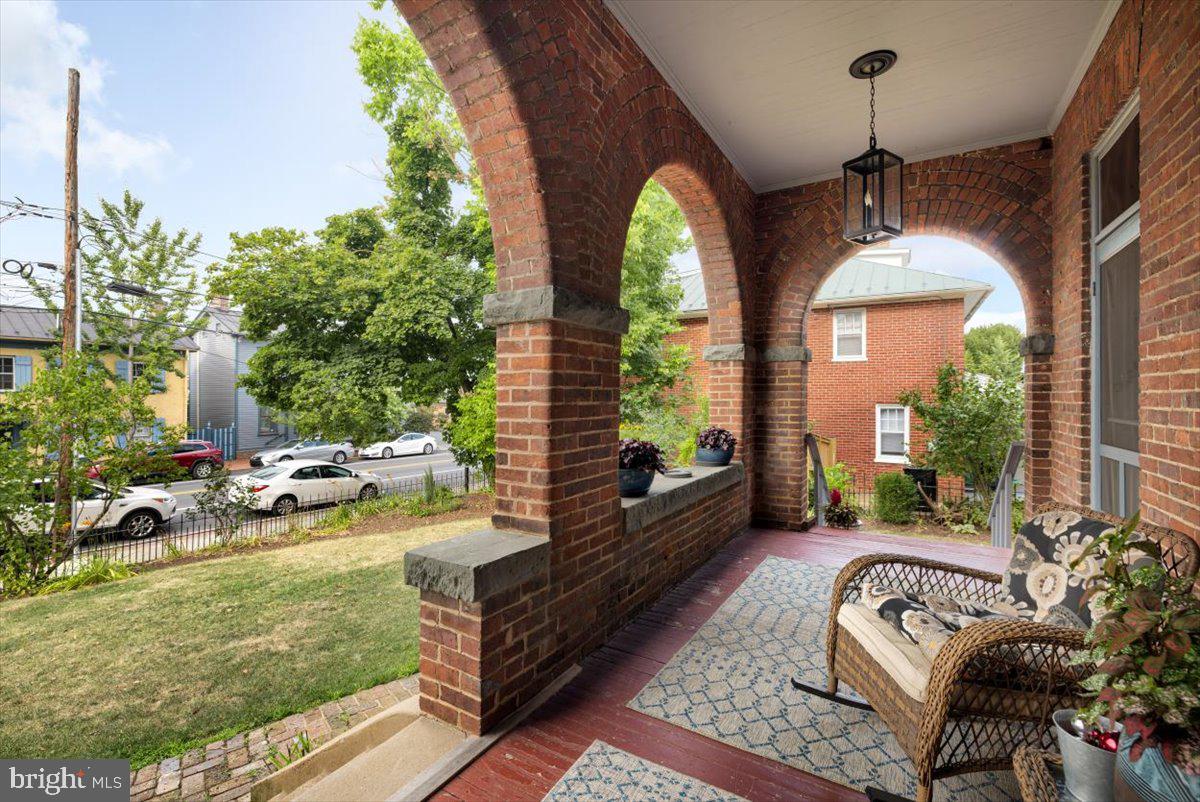 202 S Washington St Property Photo 5