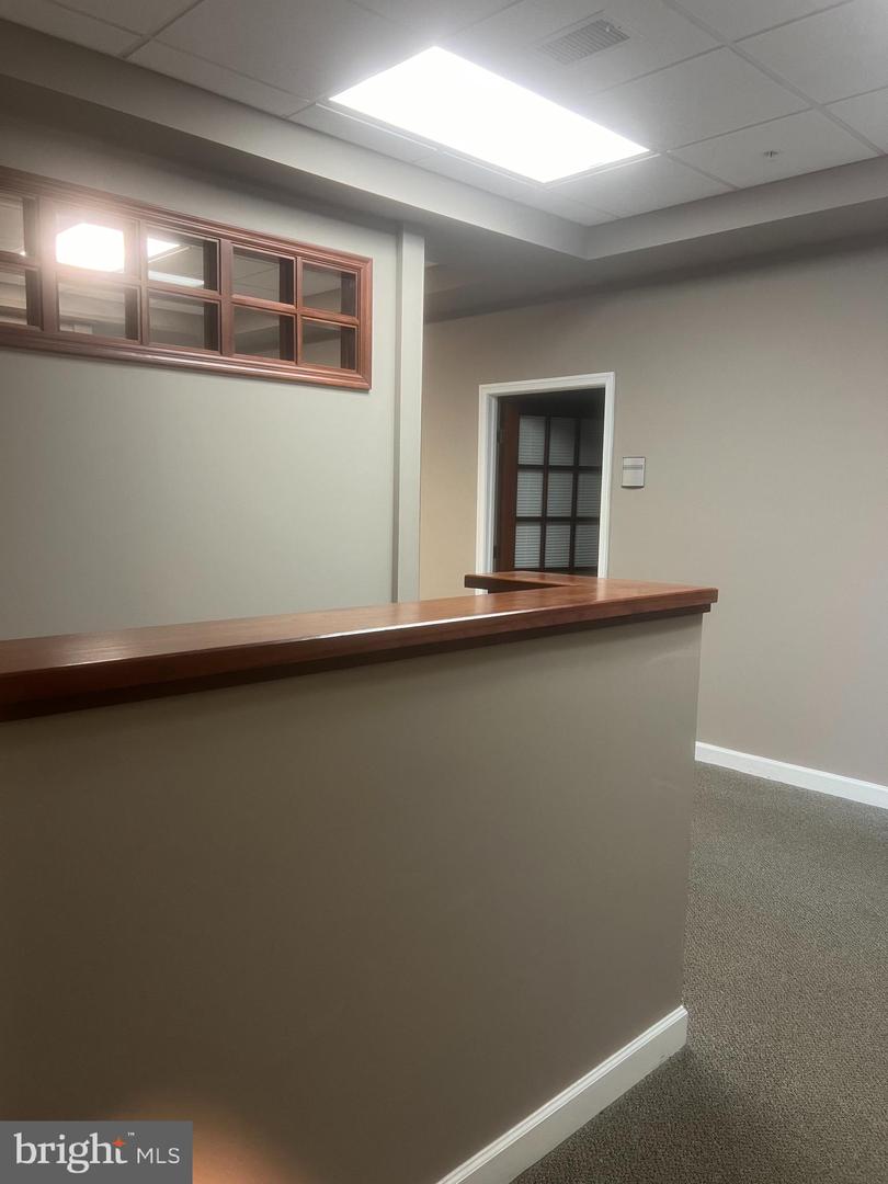 9 Loudoun St N #201 Property Photo 3