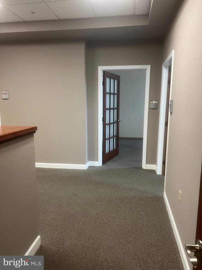 9 Loudoun St N #201 Property Photo 4
