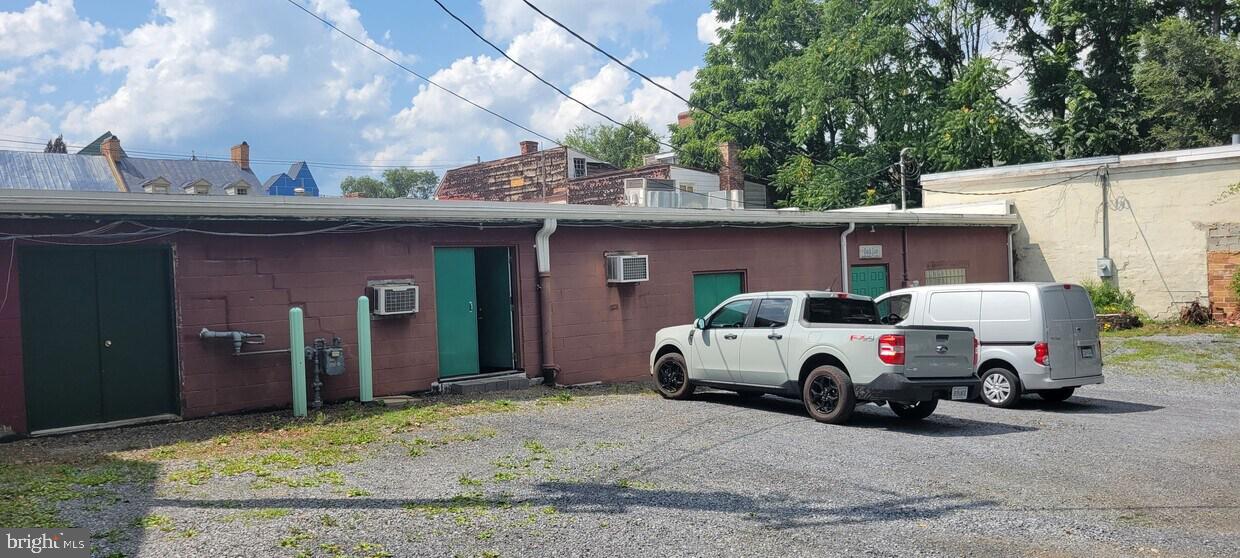 222 S Loudoun St Property Photo 3