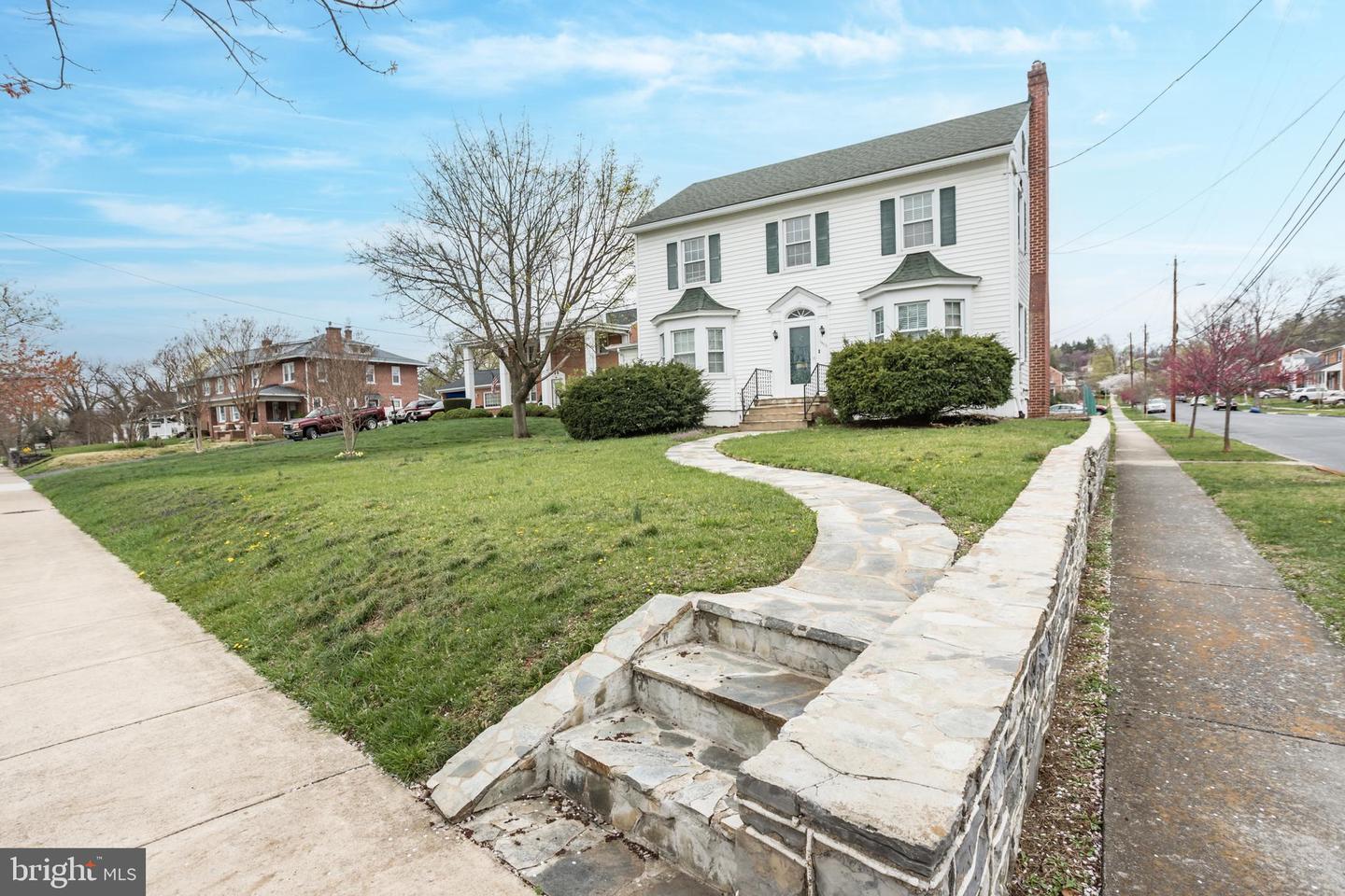 1503 VALLEY AVE