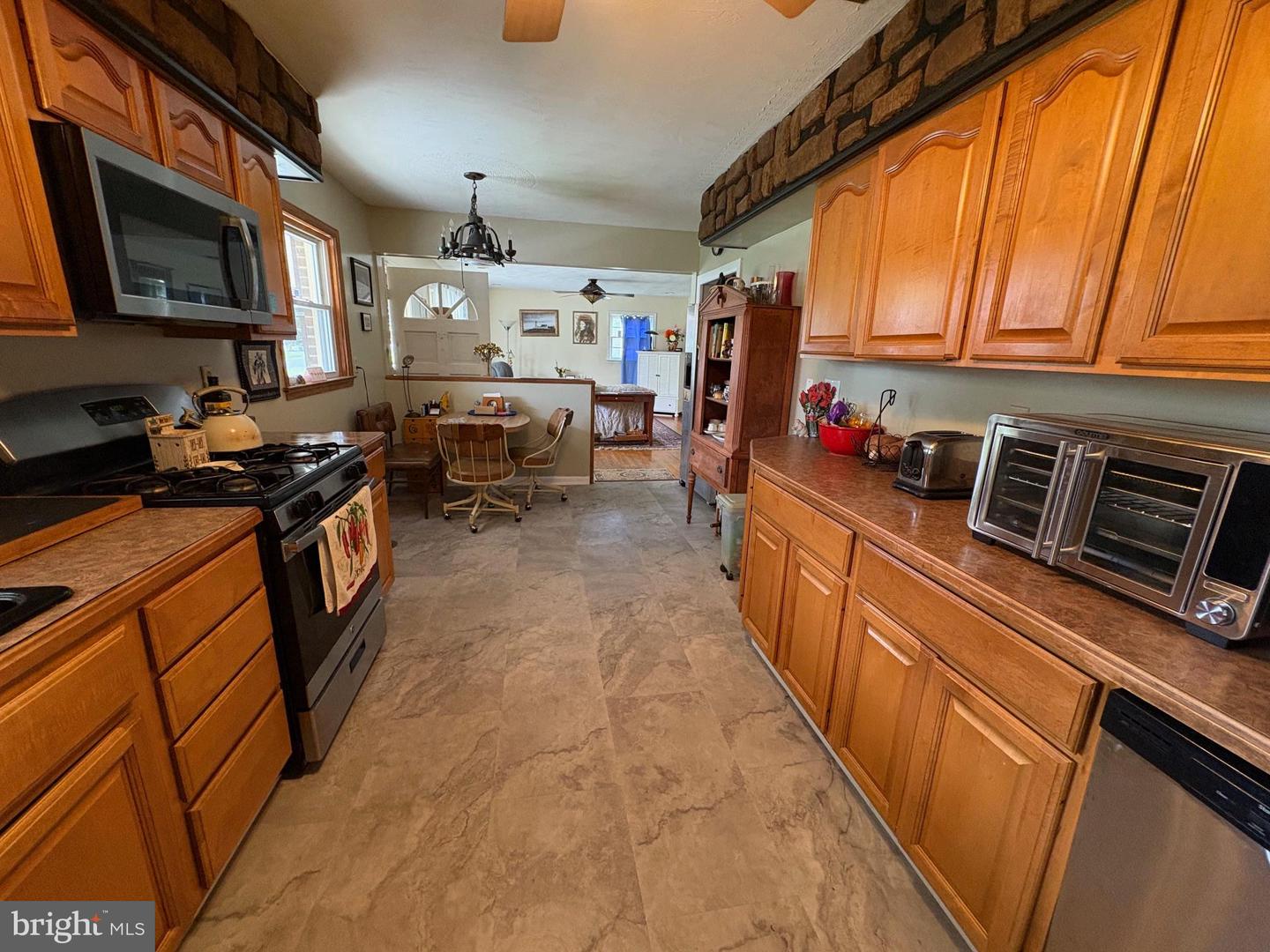 425 Beechcroft Rd Property Photo 7