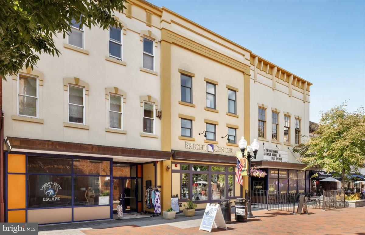 9 Loudoun St N Property Photo