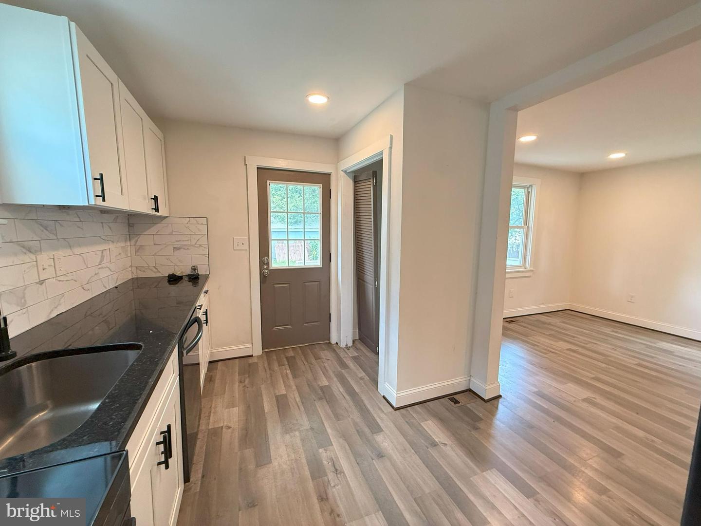369 Charles St Property Photo 4