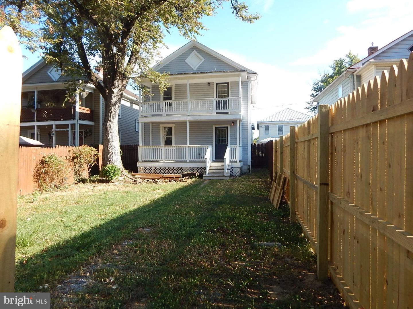 369 Charles St Property Photo 16