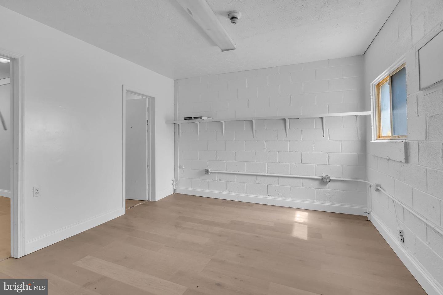 449 N Cameron St Property Photo 5