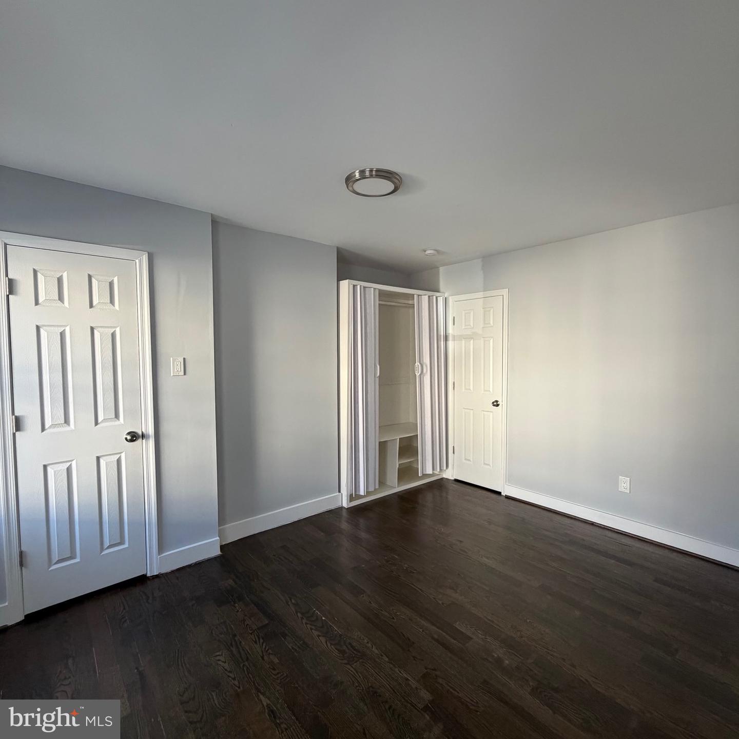 115 E Monmouth St Property Photo 3
