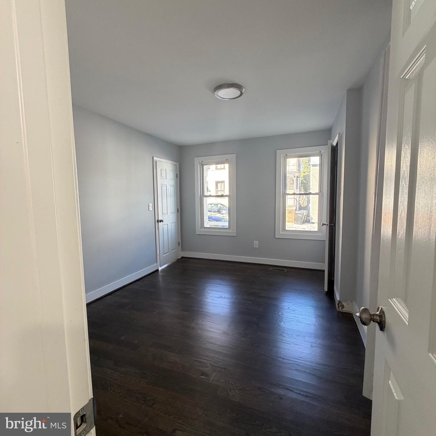 115 E Monmouth St Property Photo 6