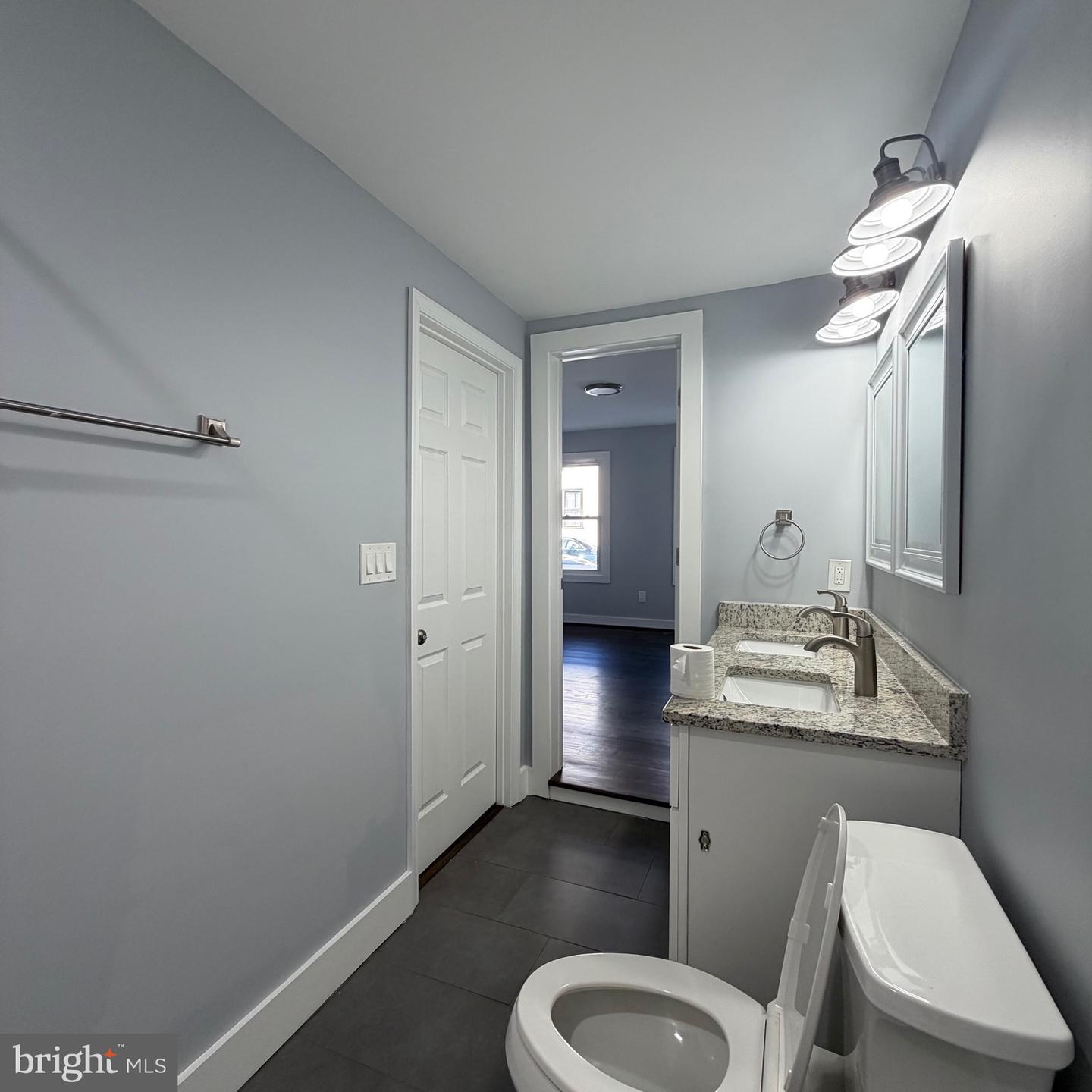115 E Monmouth St Property Photo 7