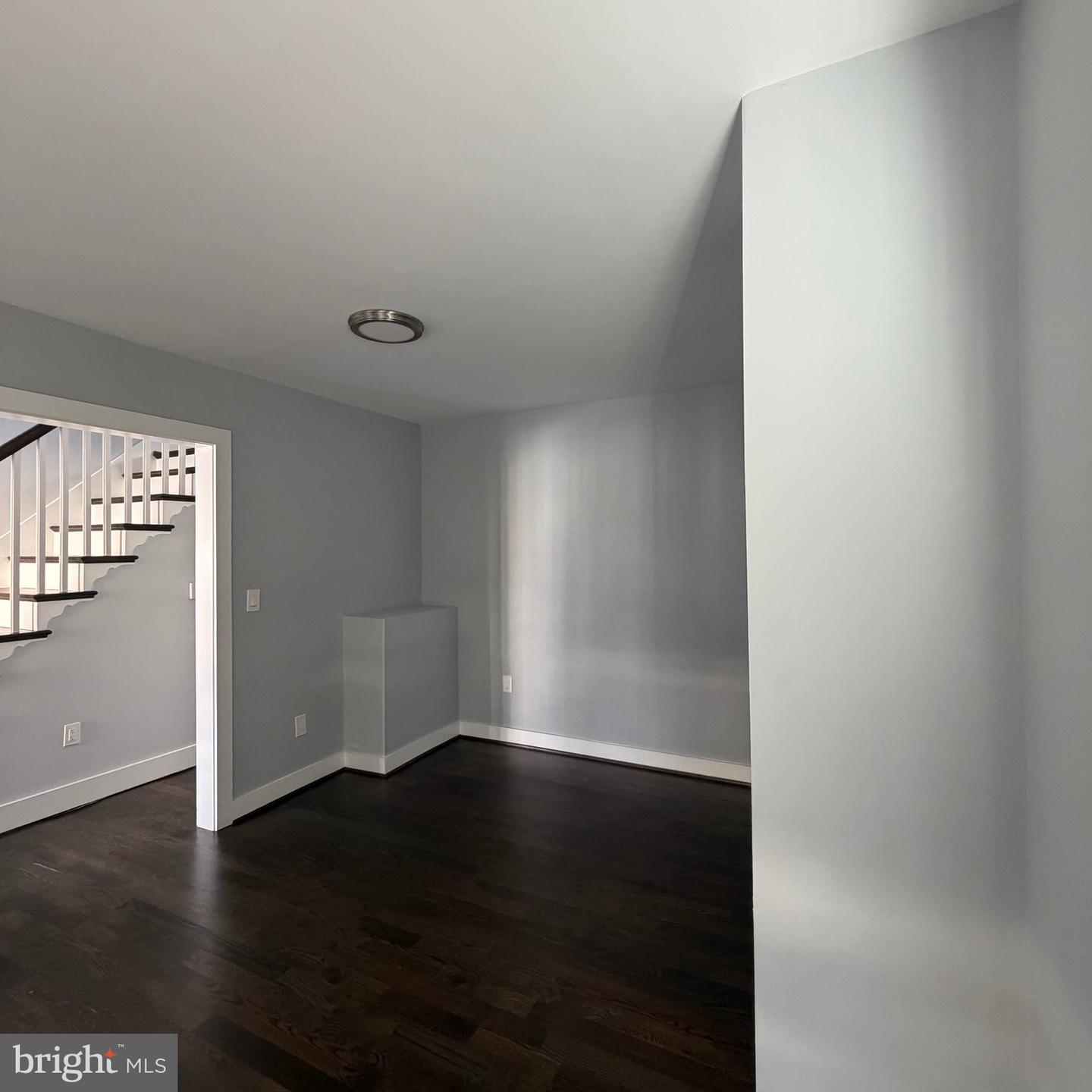 115 E Monmouth St Property Photo 10