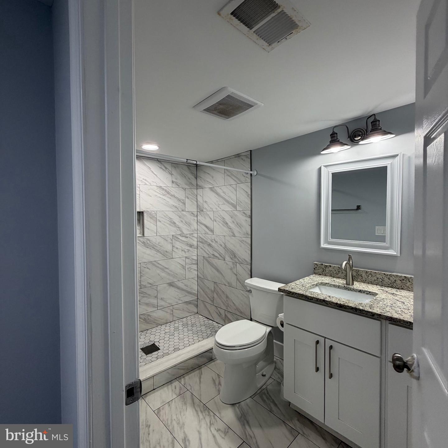 115 E Monmouth St Property Photo 19