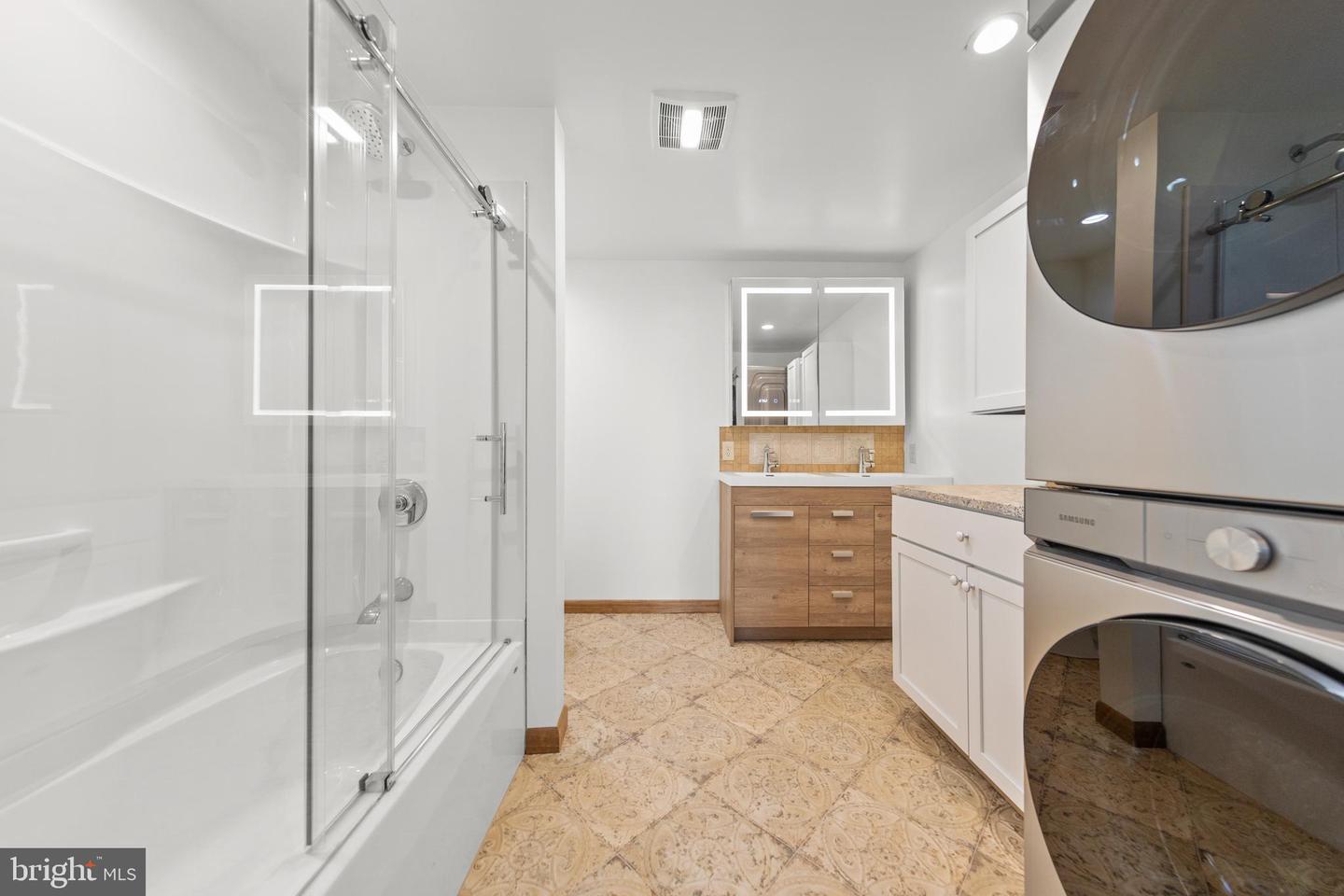 112 W Germain St Property Photo 15