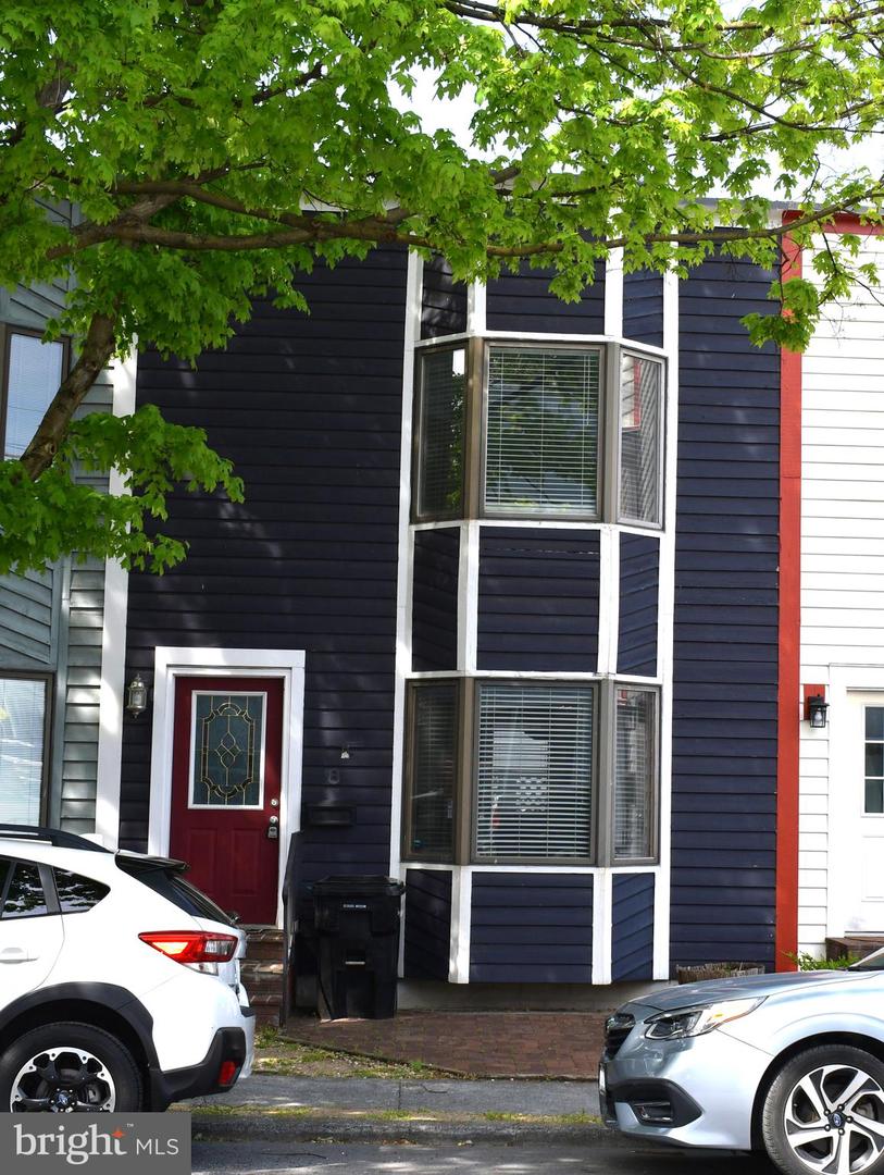 8 W MONMOUTH ST Property Photo 1