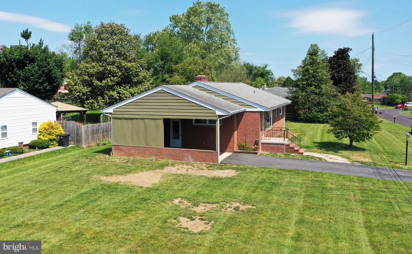 437 Beechcroft Rd Property Photo 3