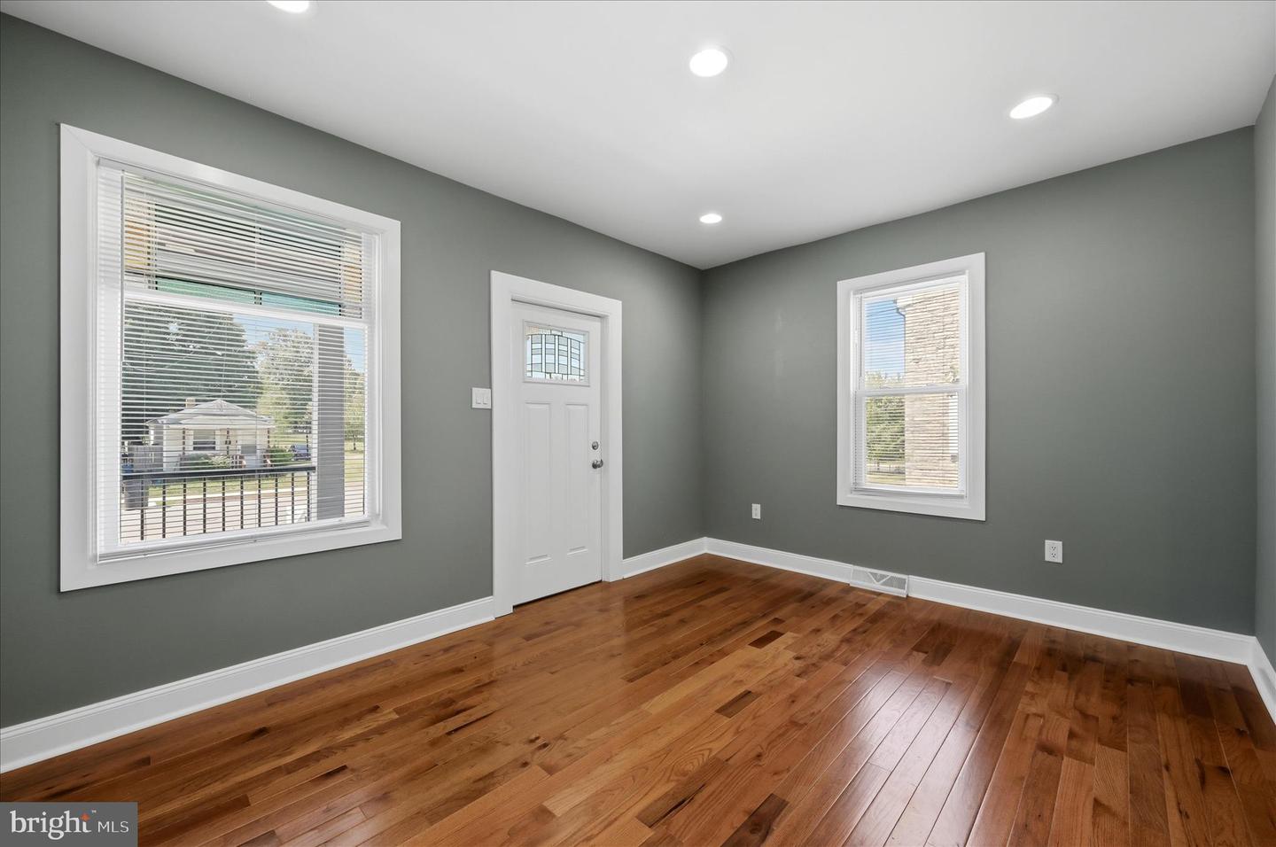 312 E Piccadilly St Property Photo 7