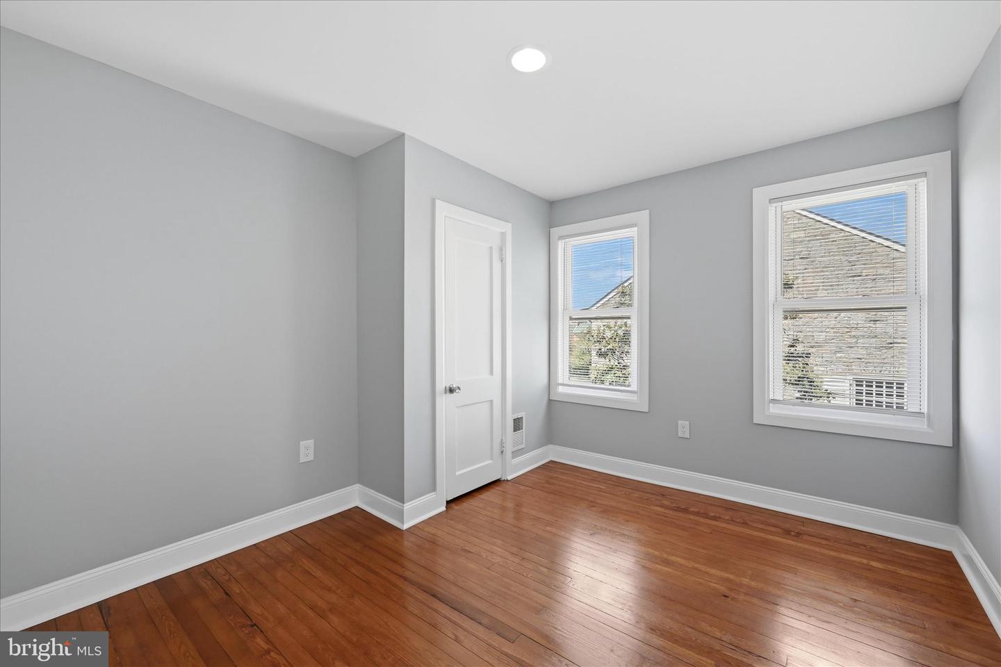 312 E Piccadilly St Property Photo 20
