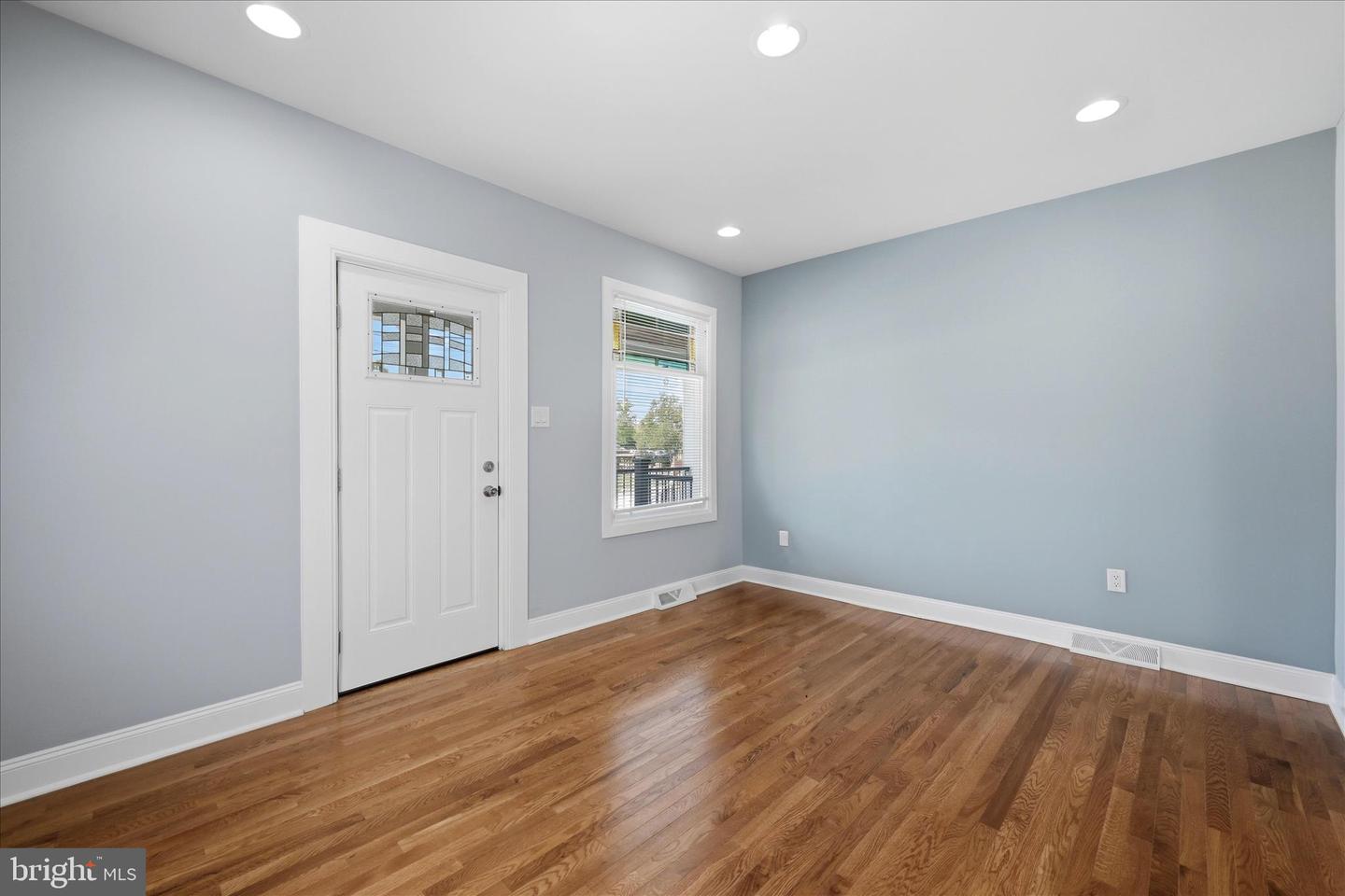 314 E Piccadilly St Property Photo 7
