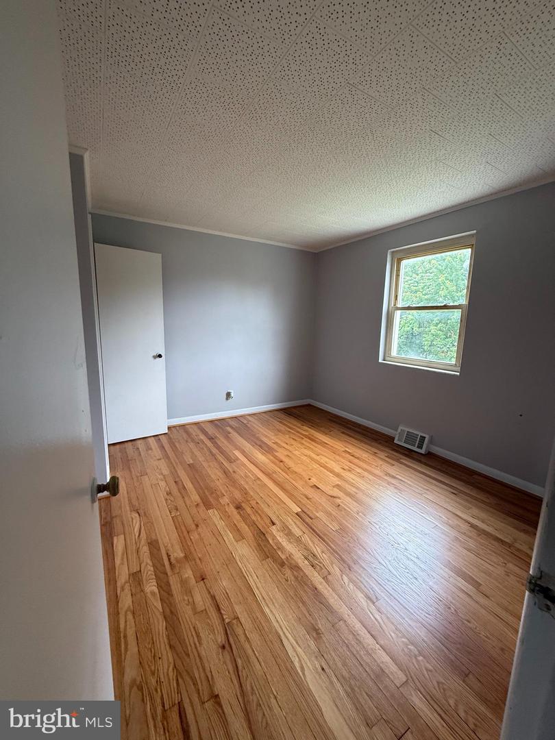 203 E Whitlock Ave Property Photo 3
