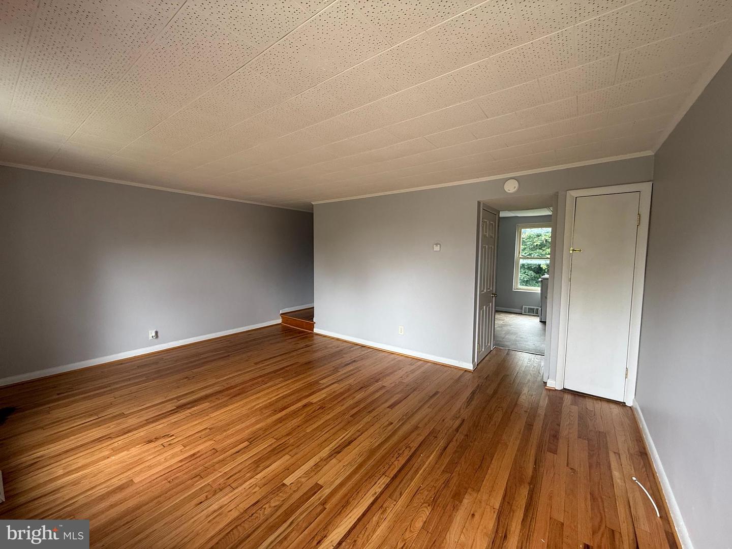 203 E Whitlock Ave Property Photo 6