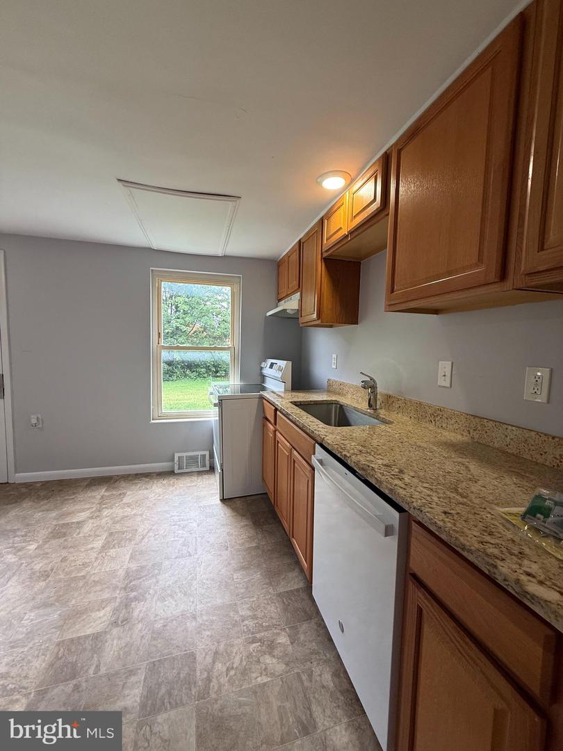 203 E Whitlock Ave Property Photo 7