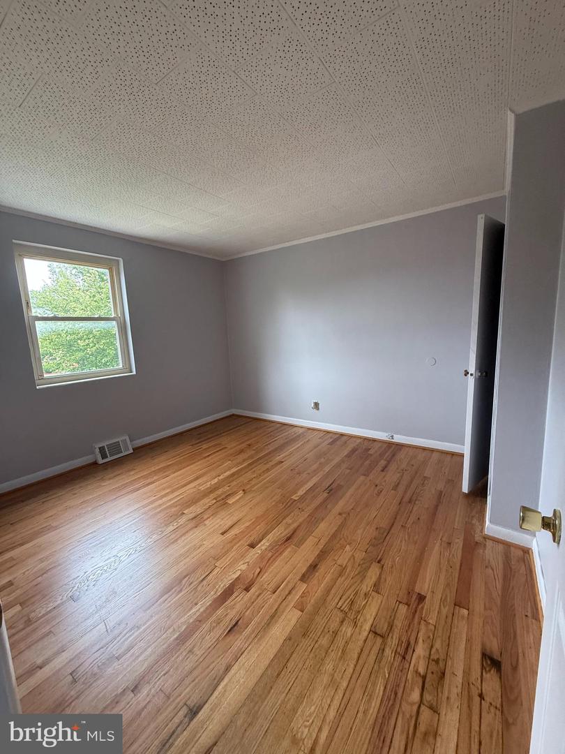 203 E Whitlock Ave Property Photo 9