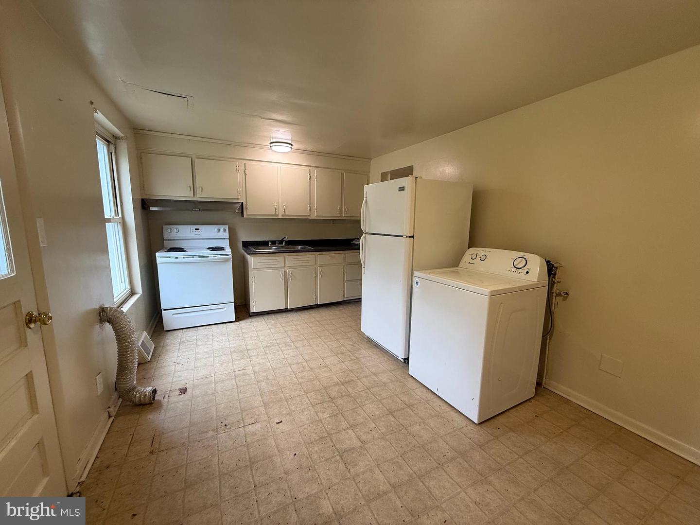 207 E Whitlock Ave Property Photo 3