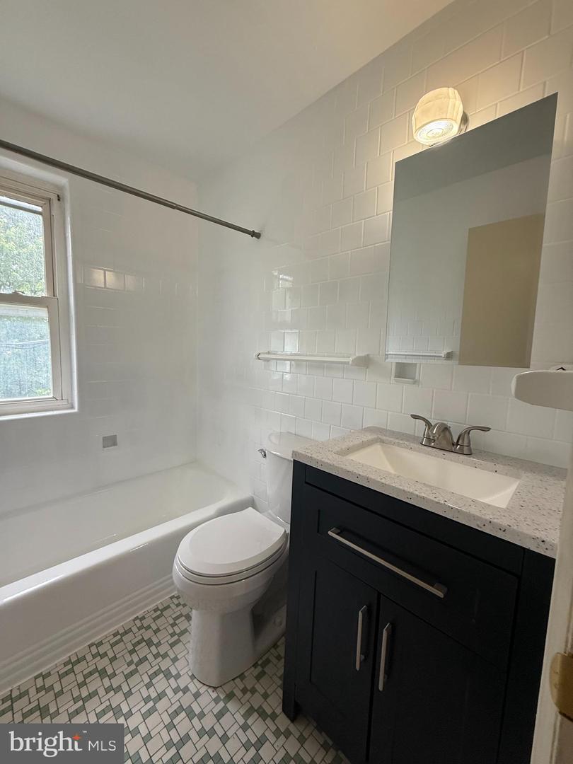 207 E Whitlock Ave Property Photo 8