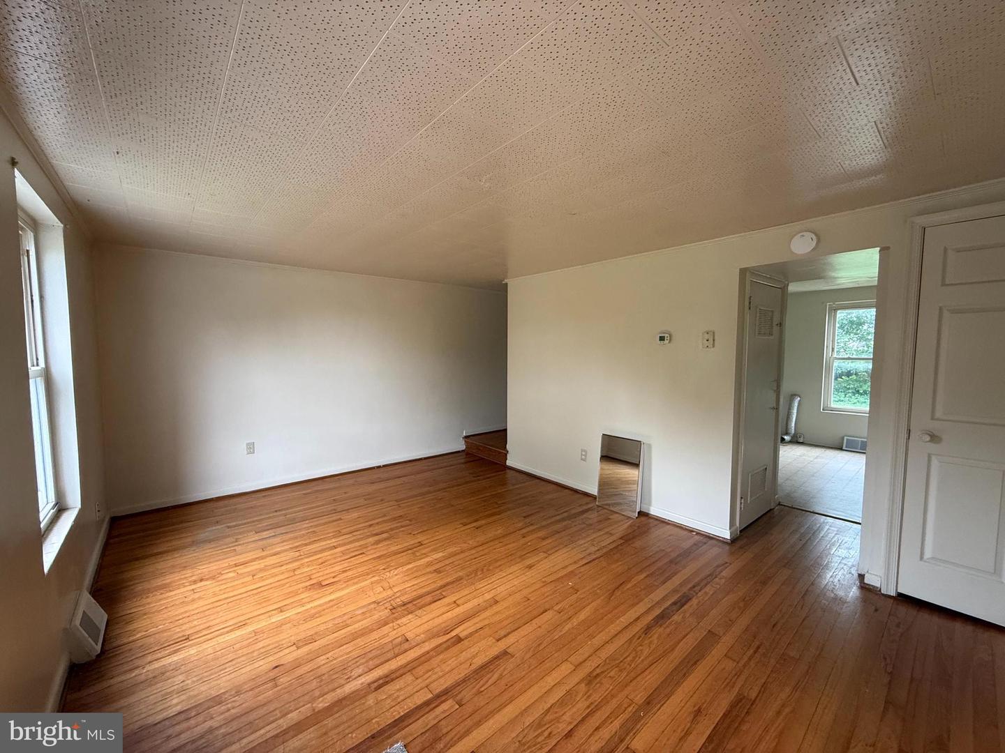 207 E Whitlock Ave Property Photo 9