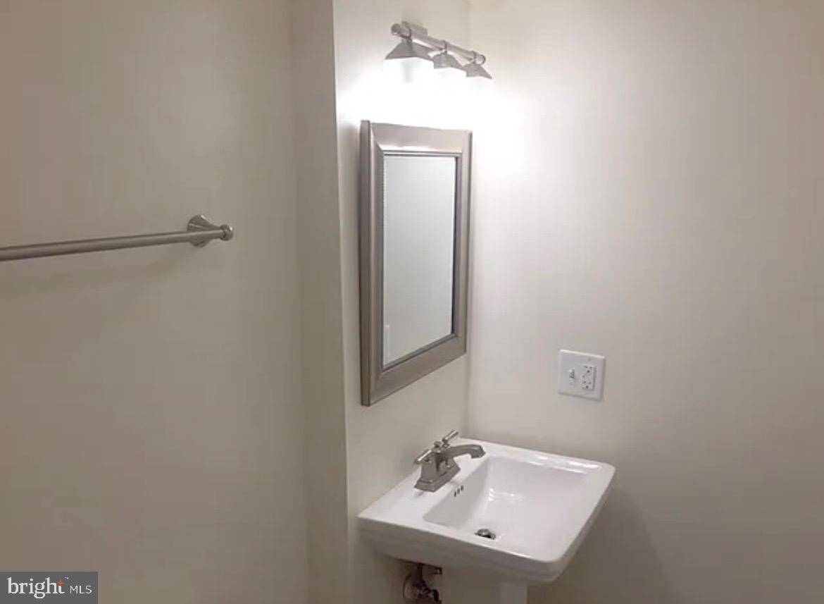 4 W Cork St #1 Property Photo 5
