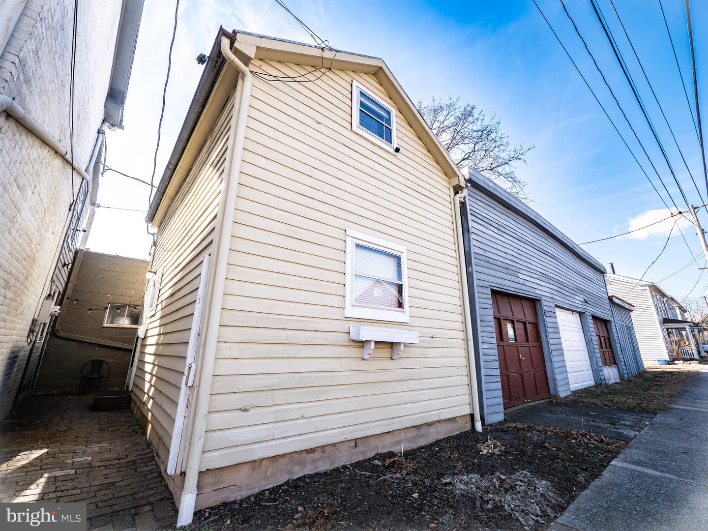 703 S Loudoun St Property Photo 3