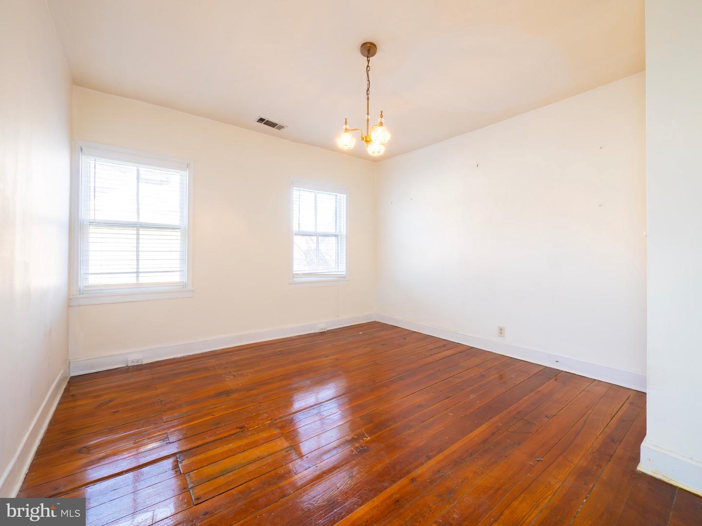 703 S Loudoun St Property Photo 24