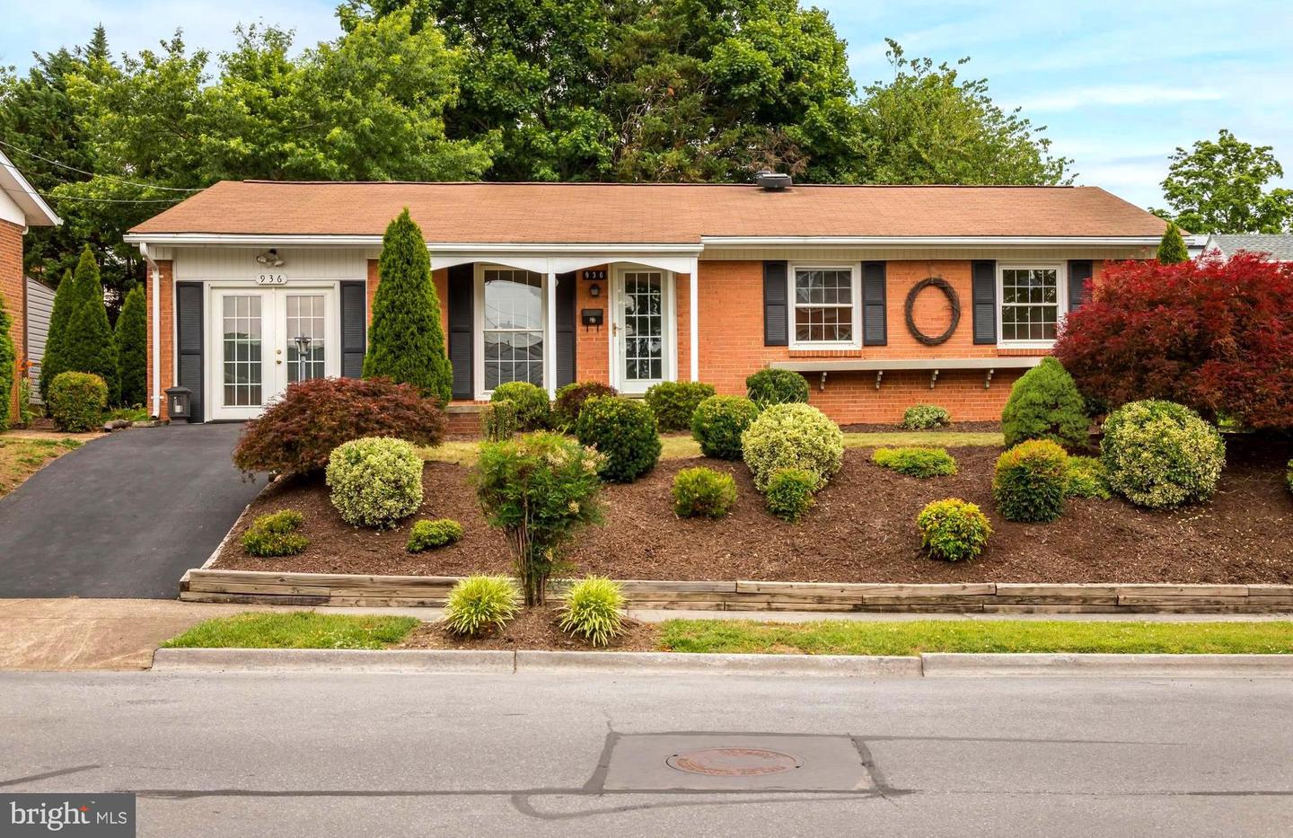 936 ALLEN DR