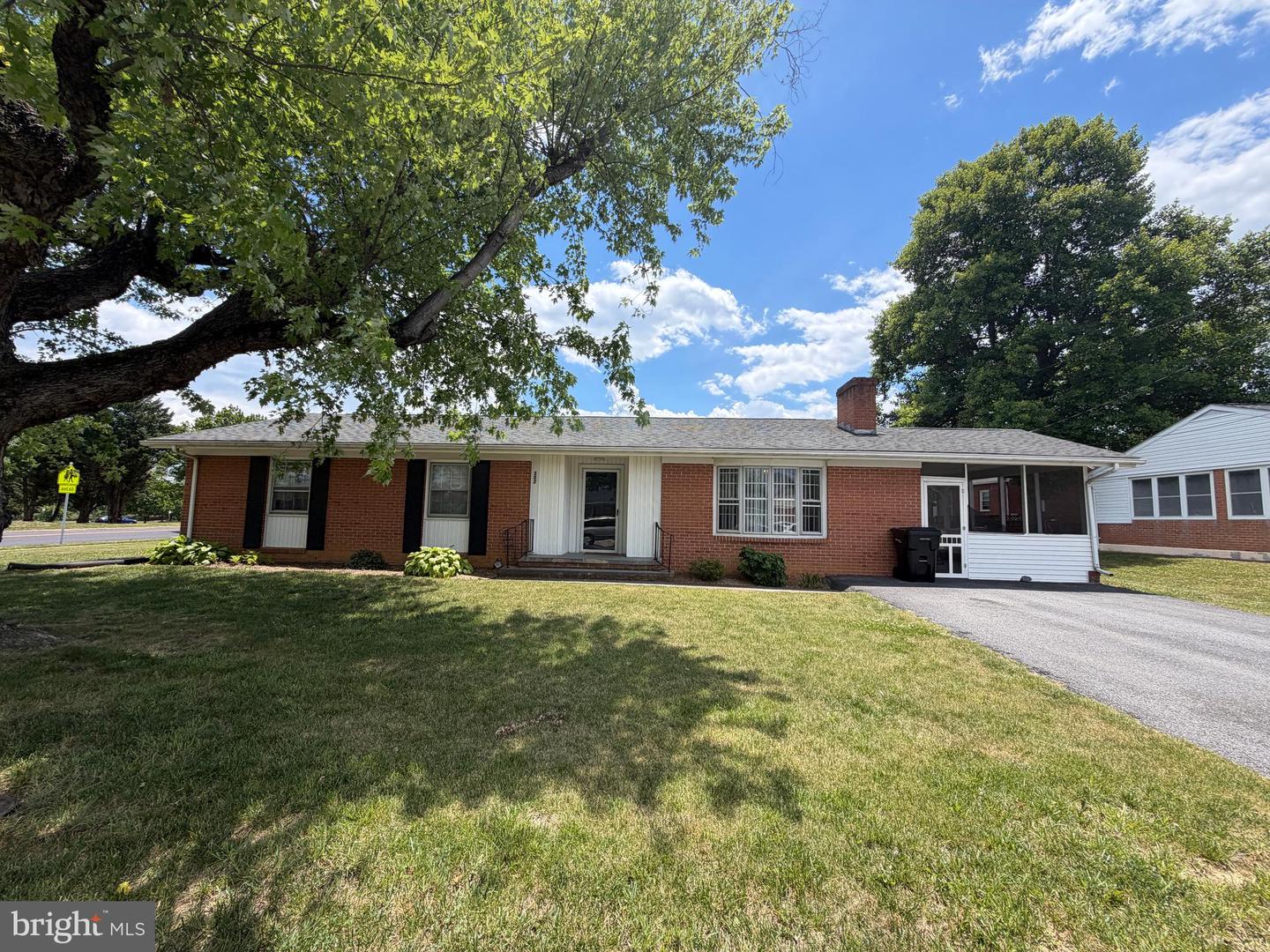 302 Wentworth Dr Property Photo 1