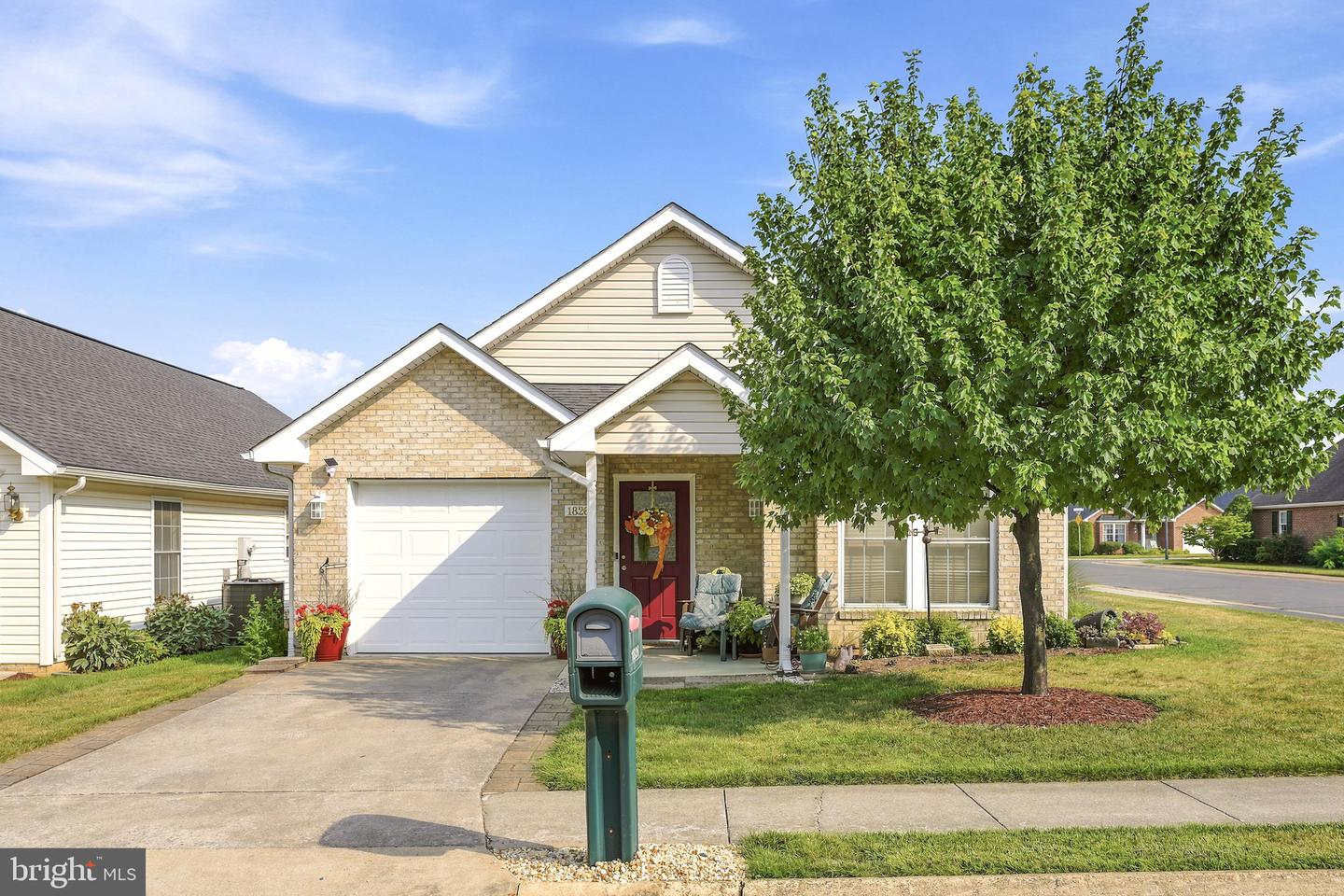 1826 KERSHAW LN Property Photo 1