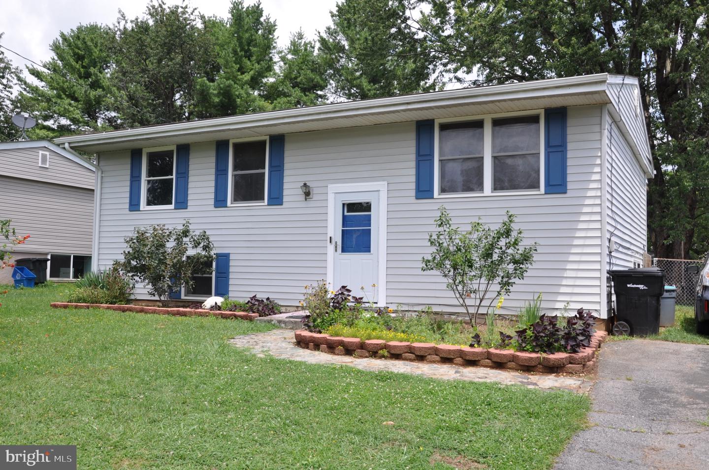 1310 Whittier Ave Property Photo 1