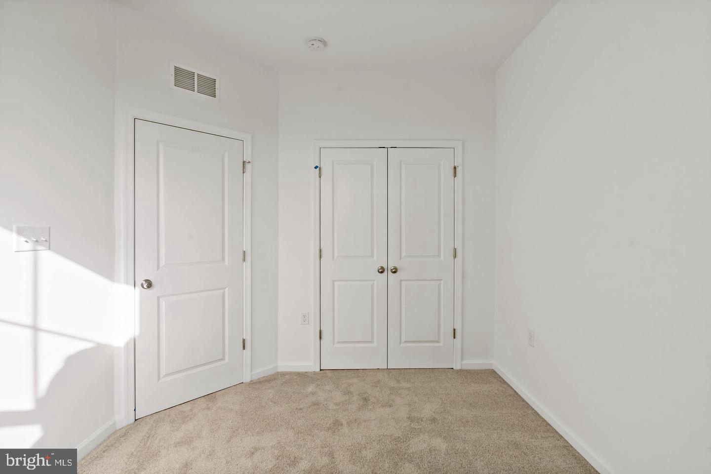 646 Hemsworth Ln Property Photo 6