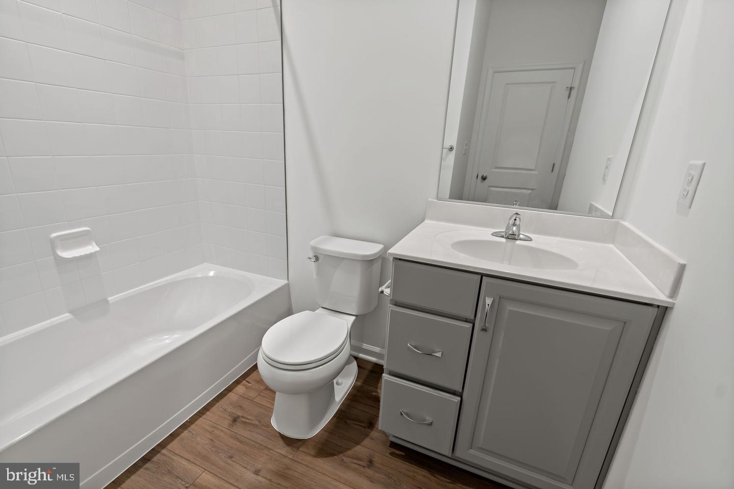 646 Hemsworth Ln Property Photo 8