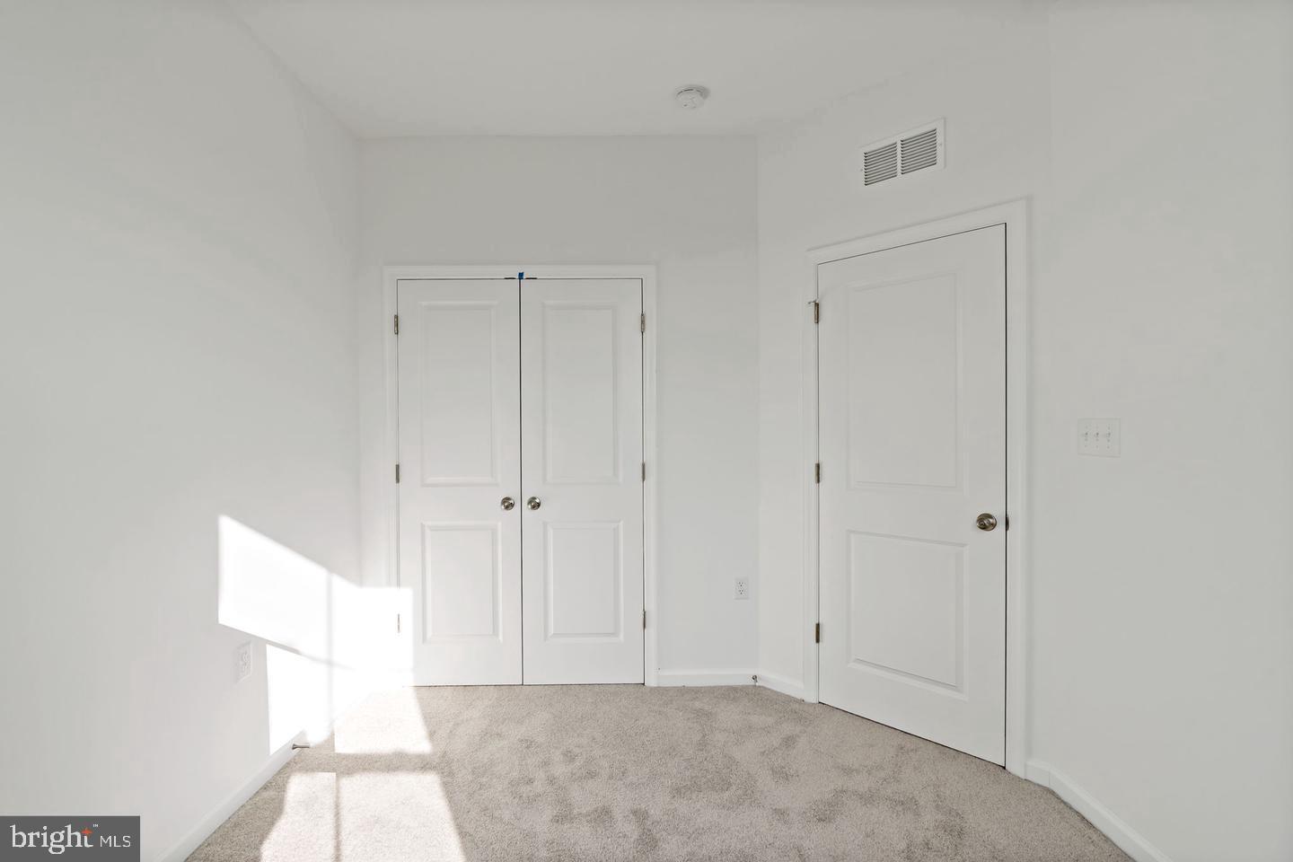 646 Hemsworth Ln Property Photo 9