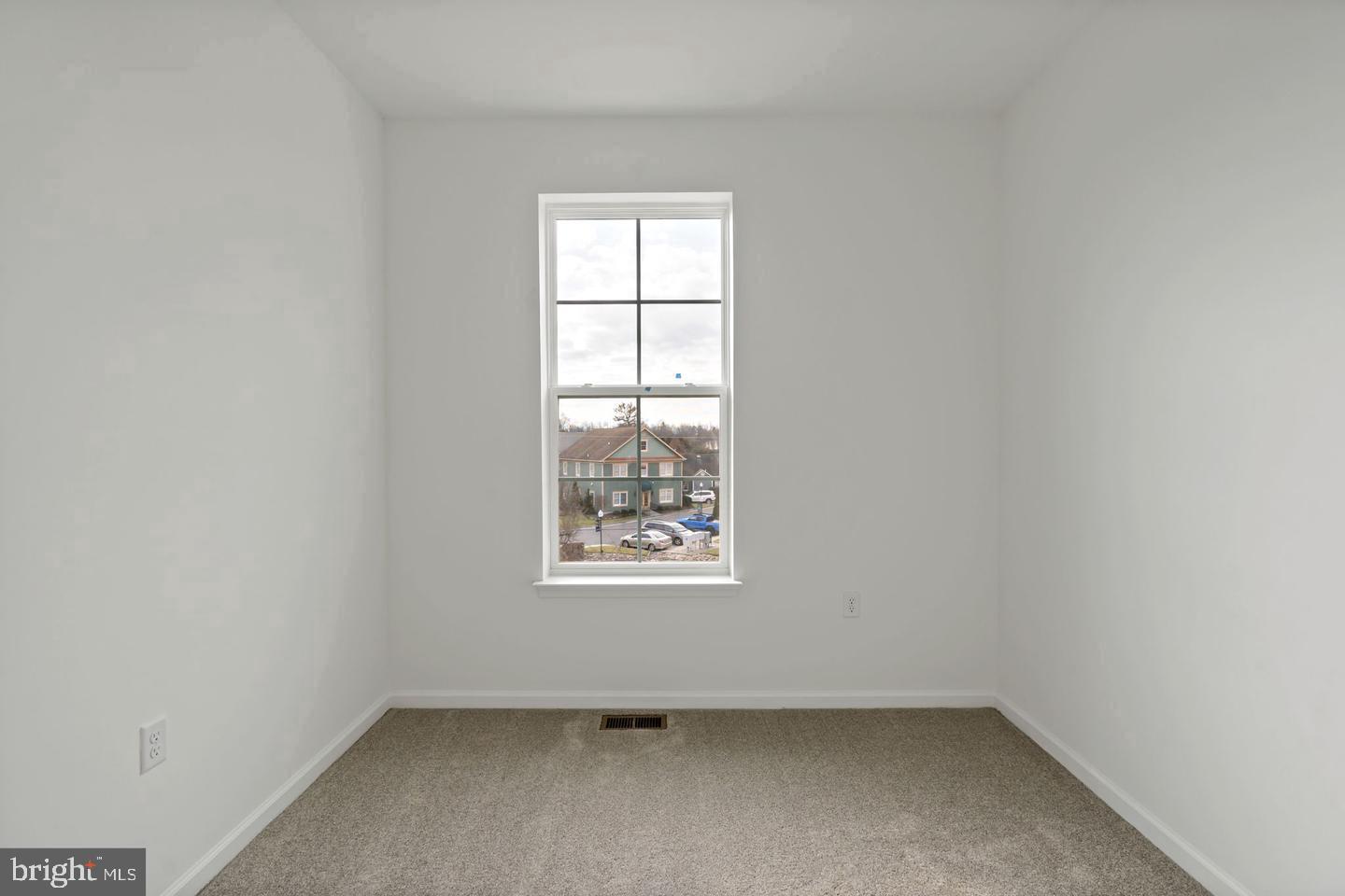 646 Hemsworth Ln Property Photo 10