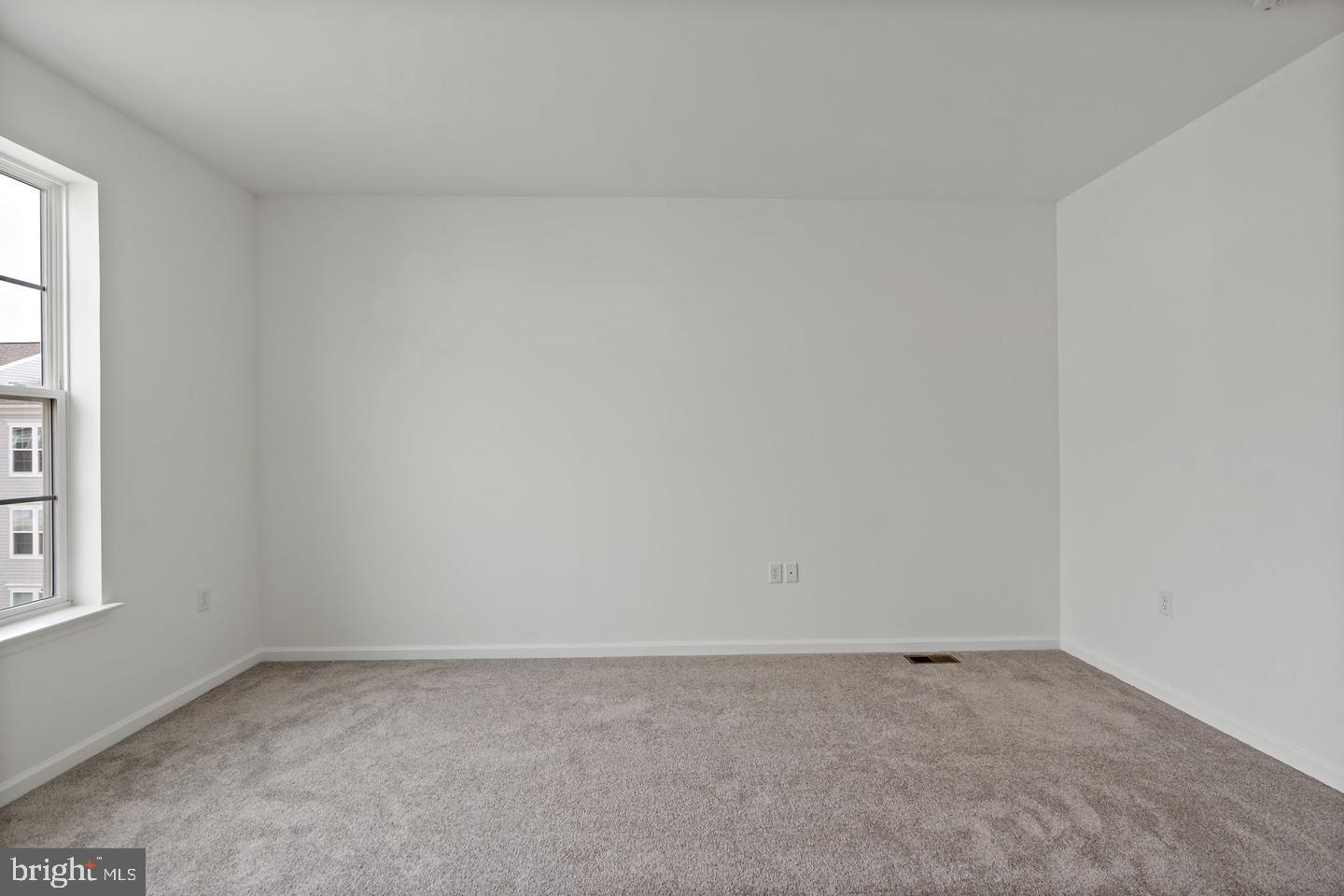 646 Hemsworth Ln Property Photo 14
