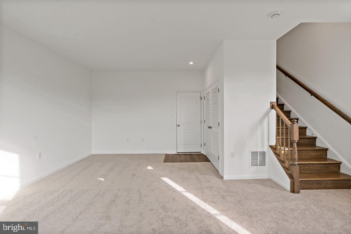 646 Hemsworth Ln Property Photo 30