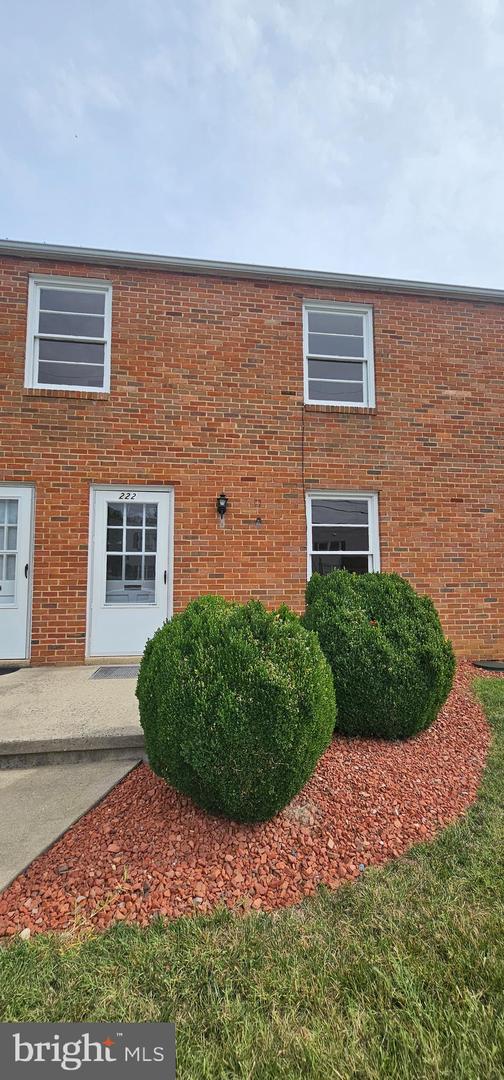 222 E WHITLOCK AVE Property Photo 1