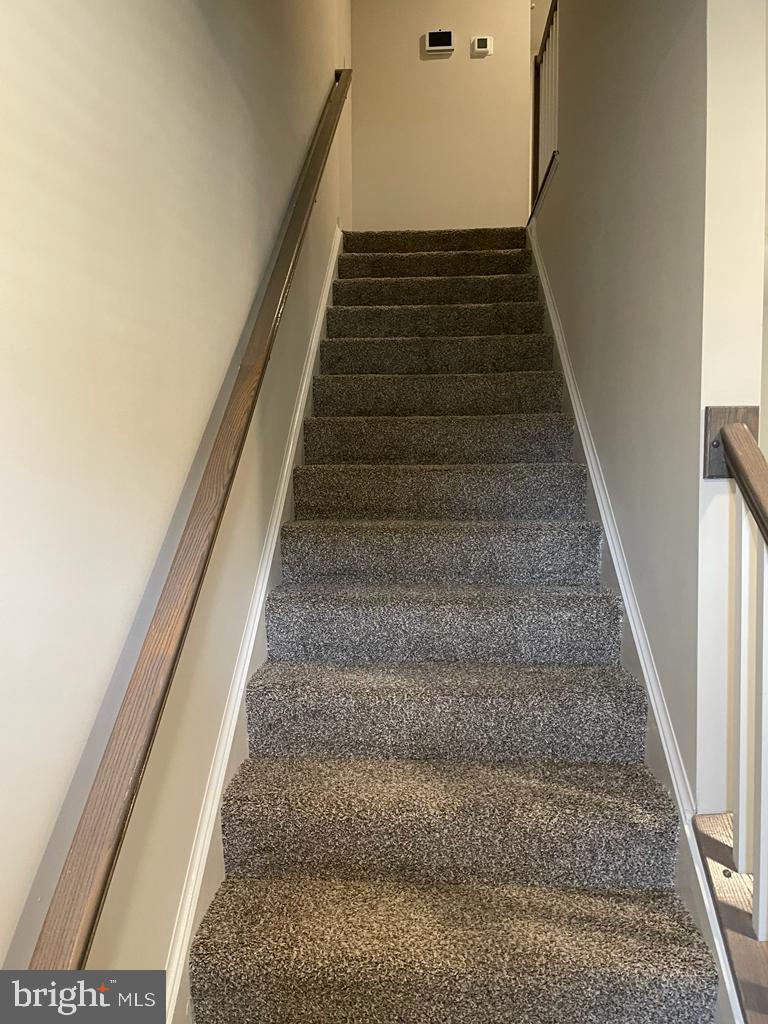 413 Tevis St Property Photo 3