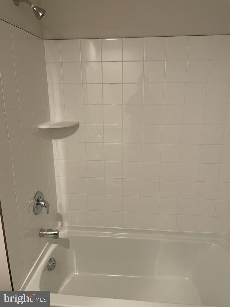 413 Tevis St Property Photo 8